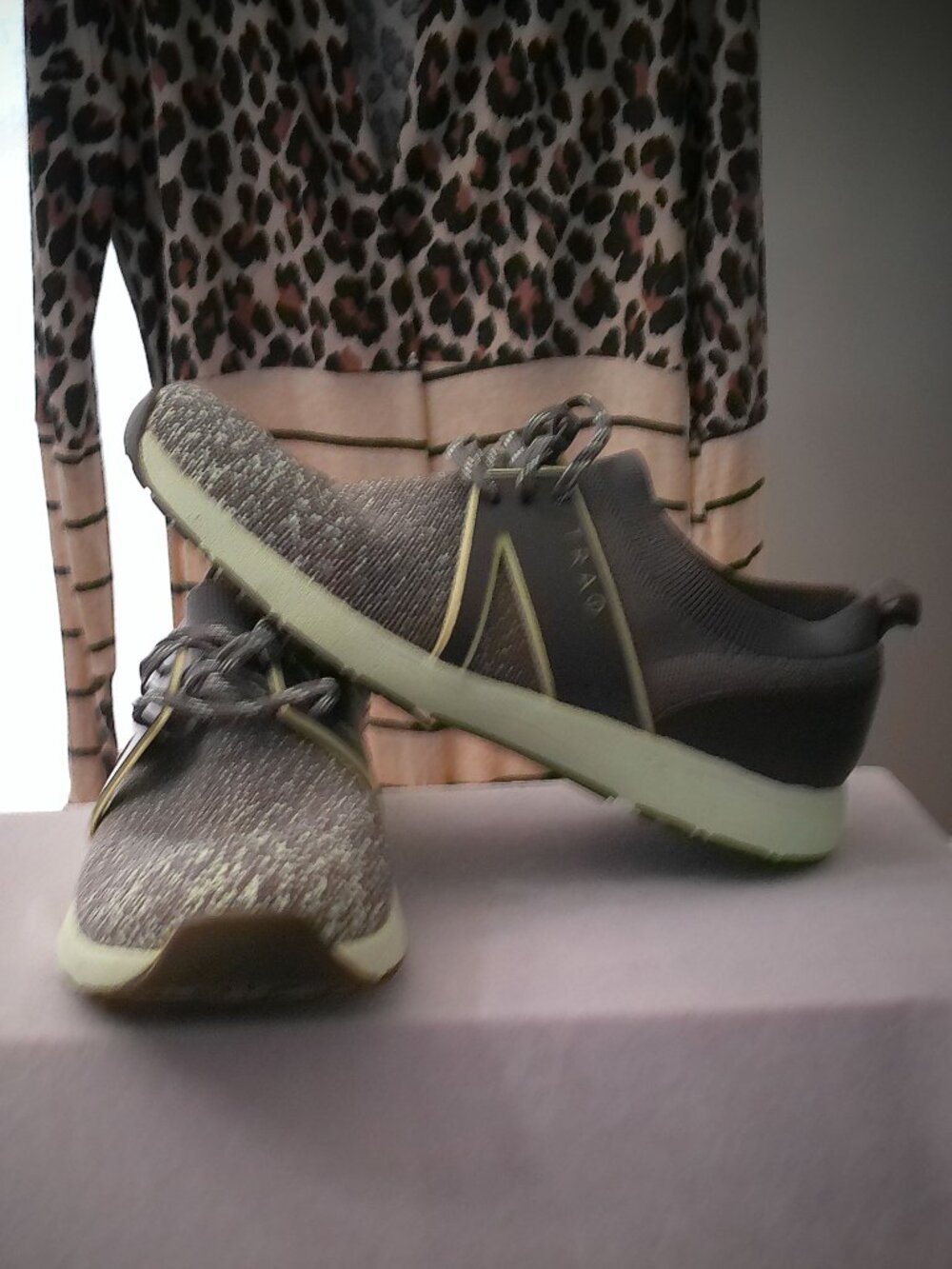 TRAQ by Alegria Smart Walking Shoe Medium Gray w/Mint Green Soles & Trim 40/9.5M